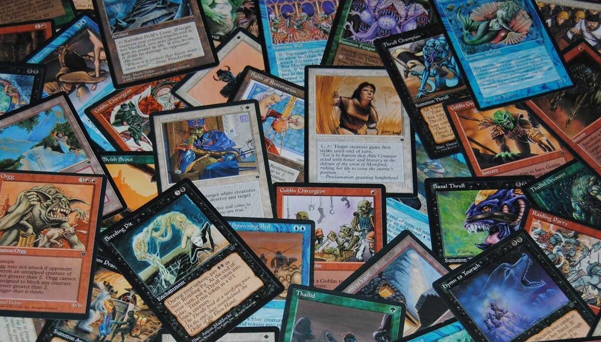 Гора картона образующаяся в комнате каждого игрока.