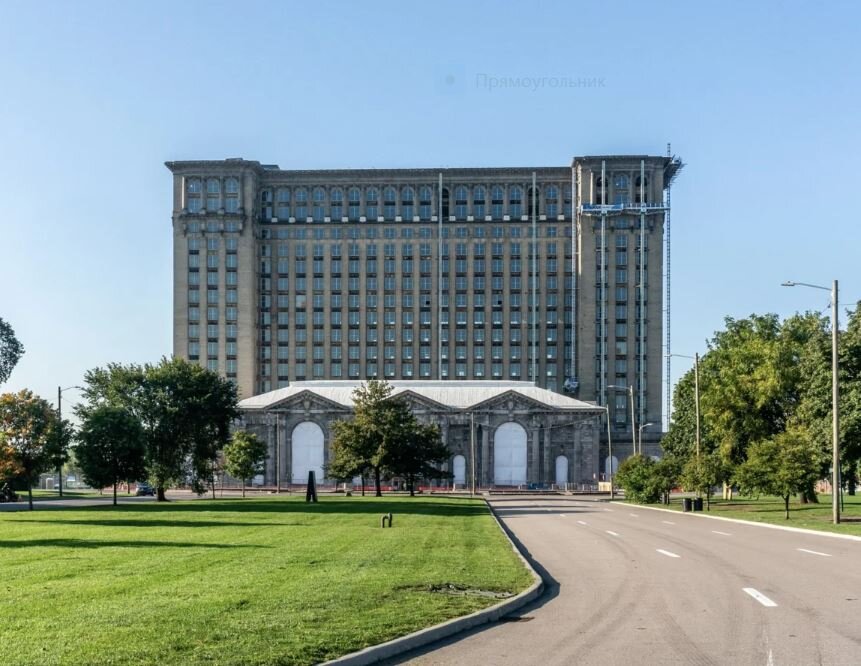 Здание вокзала.