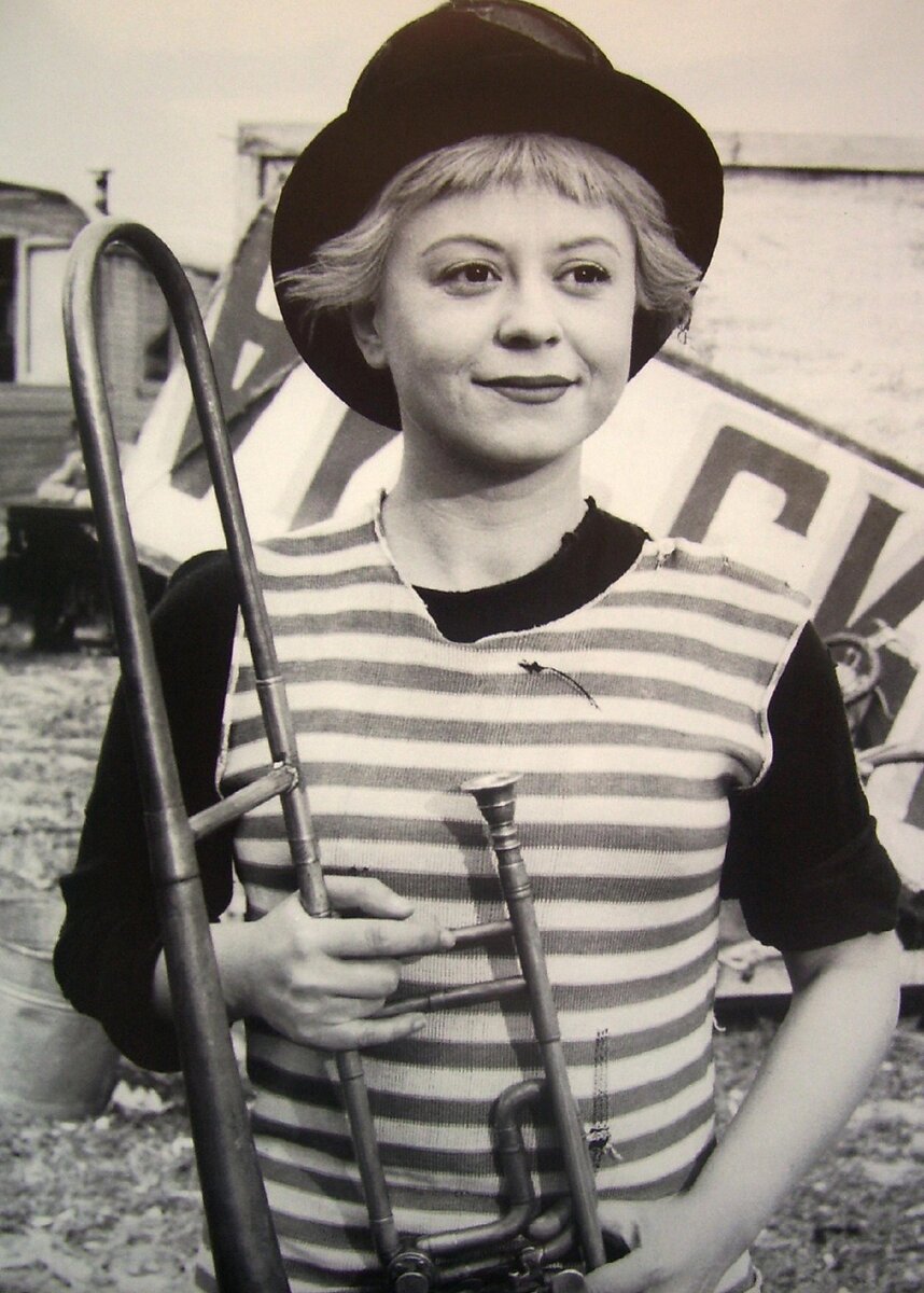 Кадр из фильма "Дорога". Фото взято из открытого источника в Интернете. 