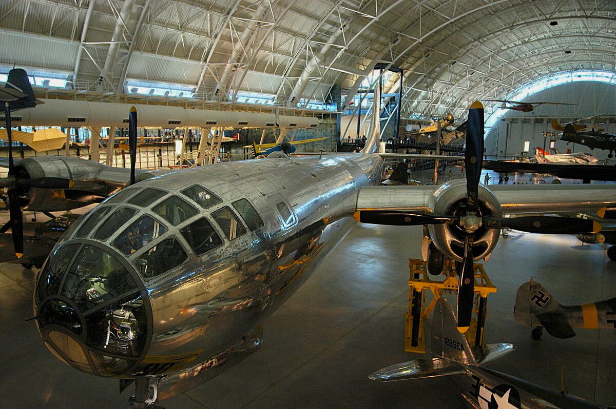 Тот самый B-29, который 6 августа 1945 года совершил атомную бомбардировку города Хиросима.