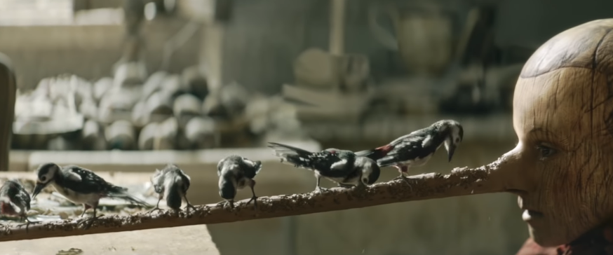 История деревянного мальчишки нелегка для восприятия современными детьми. Кадры из фильма "Пиноккио". 