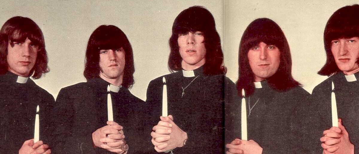 Попробуйте найти Лемми(в составе The Rockin' Vickers).