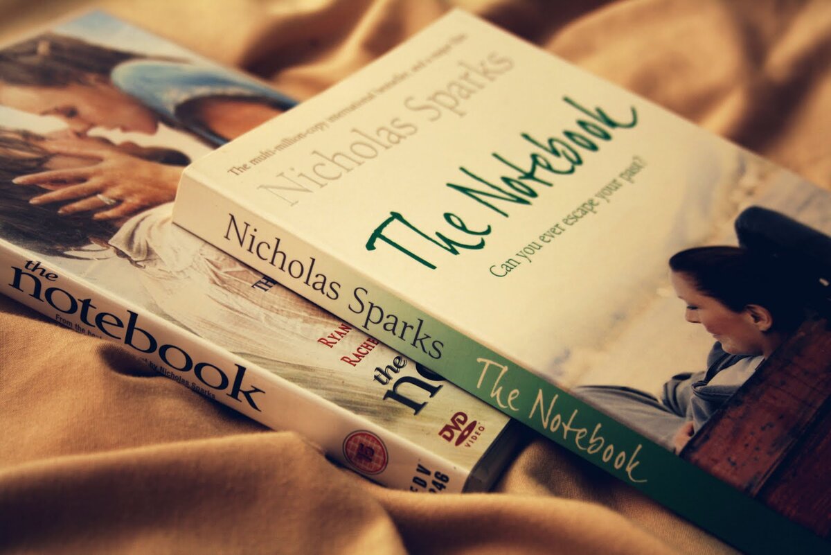 Книга notebooks. The Notebook Nicholas Sparks book. Николас Спаркс дневник памяти. Дневник памяти Николас Спаркс на английском. The Notebook book.