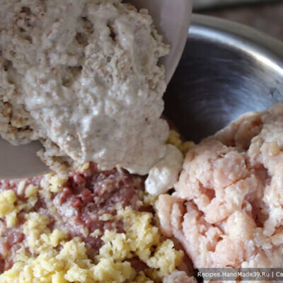 Мясной фарш, батон, сырой картофель