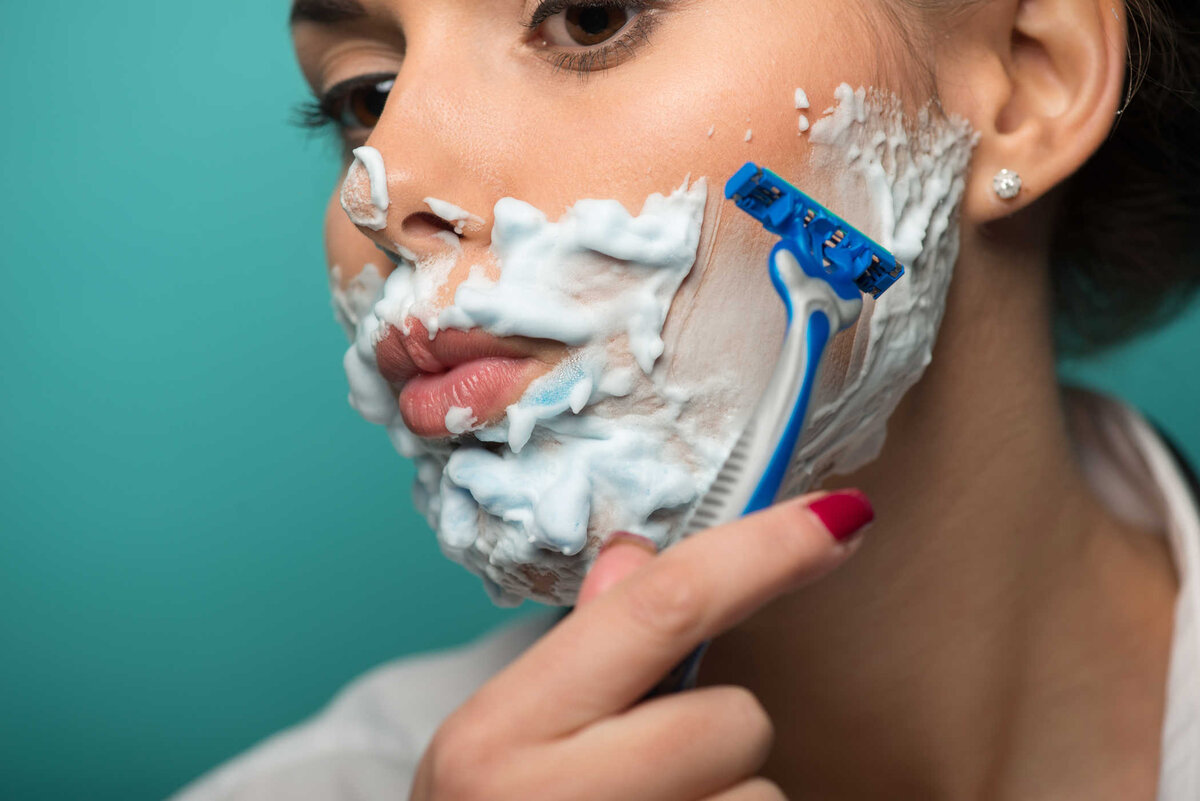Почему женщины бреют себя