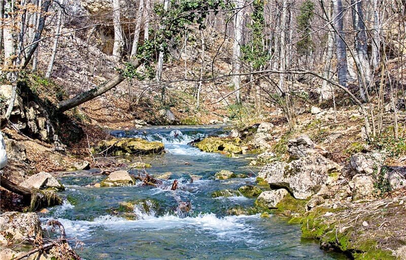 В реке Улу-Узень (Россия, Крым) запрещено купание. Почему?