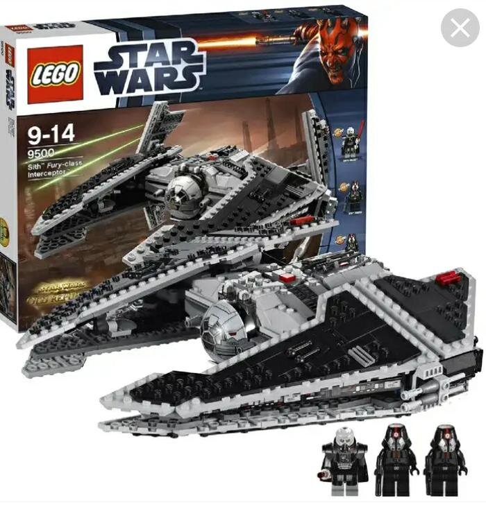 Дорогие читатели!!!! Сегодня я расскажу вам о великолепном наборе. Этот набор из серии Стар Варс. Это старый, но интересный набор. Первым делом расскажу что и как. Это звездолет Темного Владыки Ситхов Старой Республики - Дарта Малгуса!!! Звездолет имеет красивое и необычное название "Фурия". В наборе есть штурмовики, которые подчинялись Дарту Малгусу.   
Кабина открывается, давая возможность Дарту Малгусу разместиться за штурвалом. Стенка заднего грузового отсека поднимается. Две ракетницы установлены рядом с кабиной и две - под крыльями. Этот грандиозный космический корабль выглядит прекрасно. Мощные и длинные крылья звездолета очень красивые. Кабина корабля космического Малгуса выше всяких похвал, ведь кабина просто великолепна.

