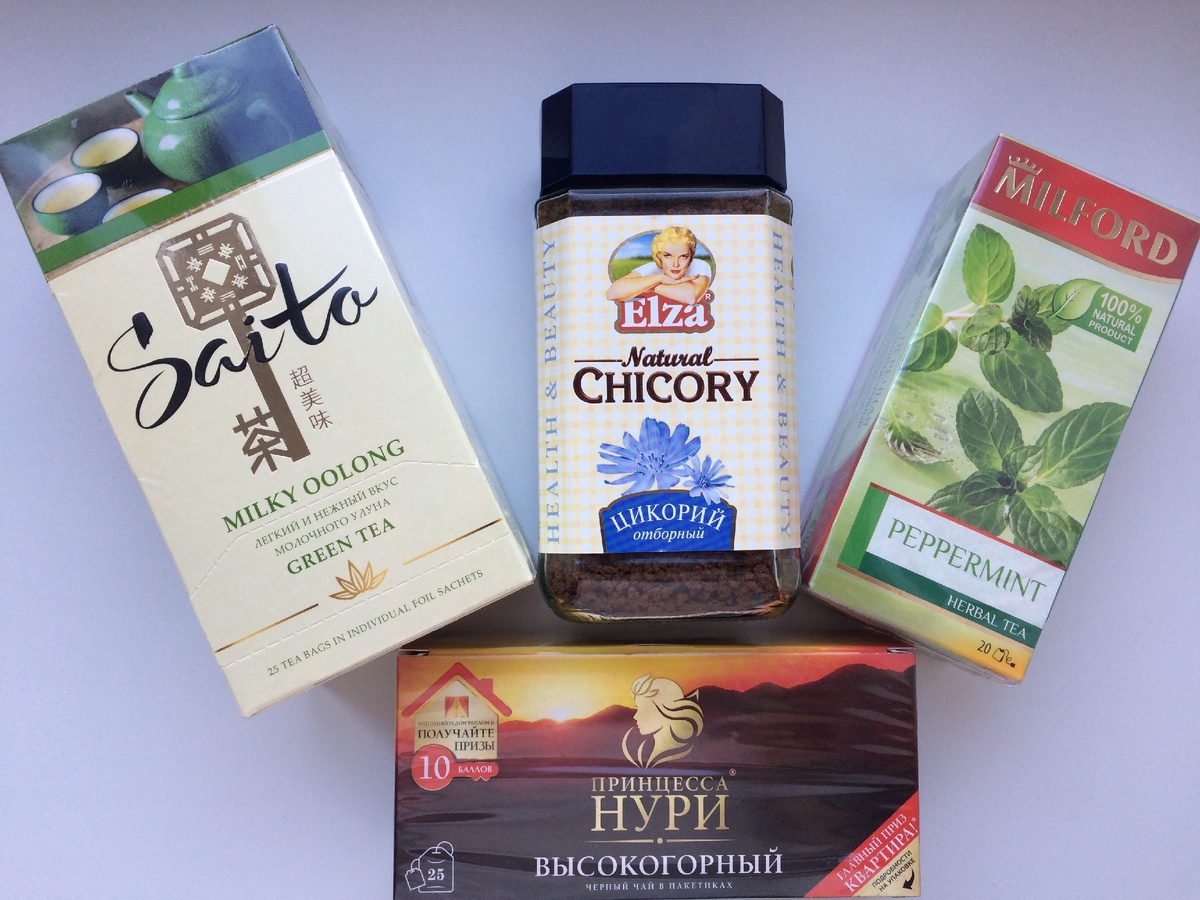 Вот такие продукты питания в отделе "Чай и прочие напитки" сети магазинов "Перекресток" я приобрела сегодня по отличным скидкам: чай черный пакетированный "Высокогорный" торговой марки "Принцесса Нури", чай травяной мятный торговой марки Milford, зеленый чай "Молочный Улун" торговой марки Saito, цикорий натуральный гранулированный торговой марки Elza