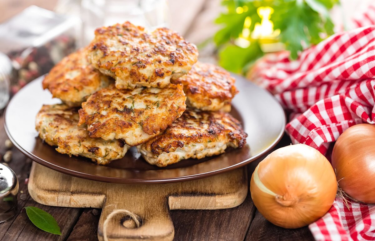 Котлеты с манкой и кабачком, вариант сервировки