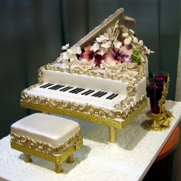 Музыкальный торт из интернета