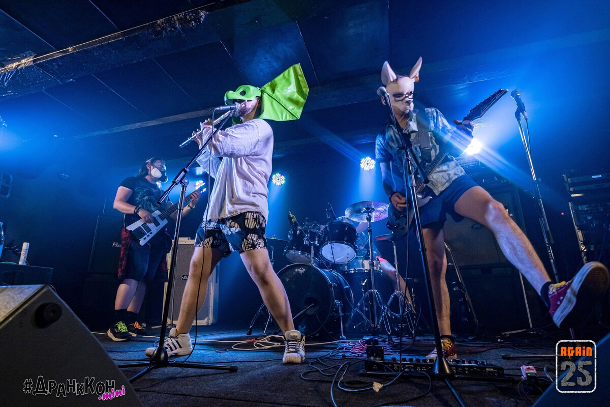 «Команда Шаттла 311-Х» выступает в авторских образах