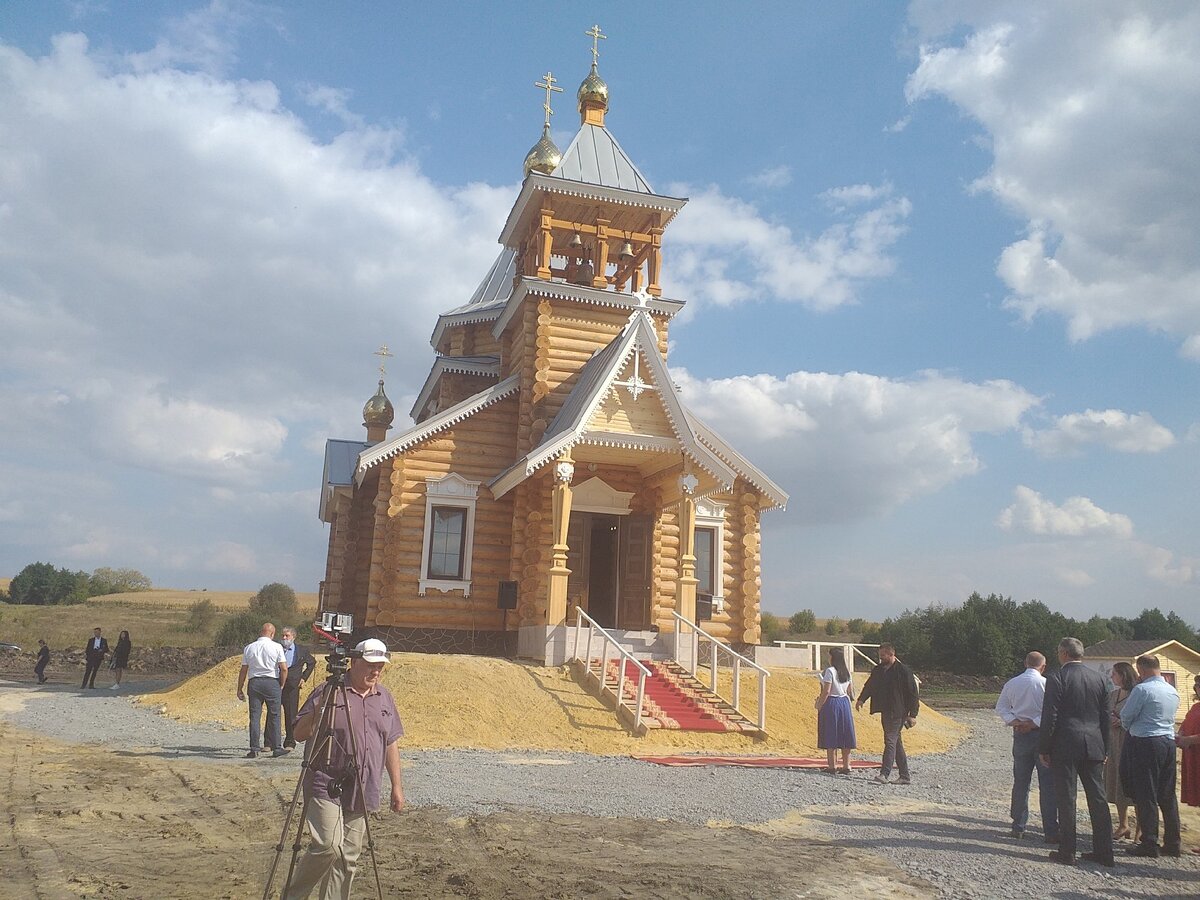 Курск храм преображение. Село Красниково Пристенского района Курской области. Церковь Преображения в Красниково. Храмы Курской области. Церковь в селе.