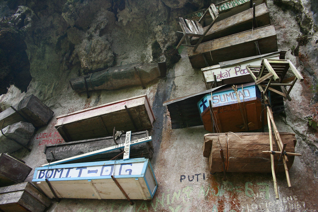 Висячие гробы Сагады