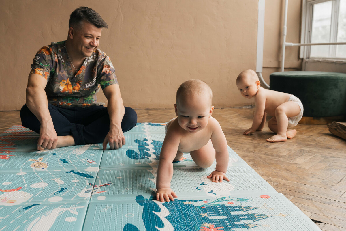 Не лишайте своих малышей ползания на четвереньках - это мощный старт в развитии
