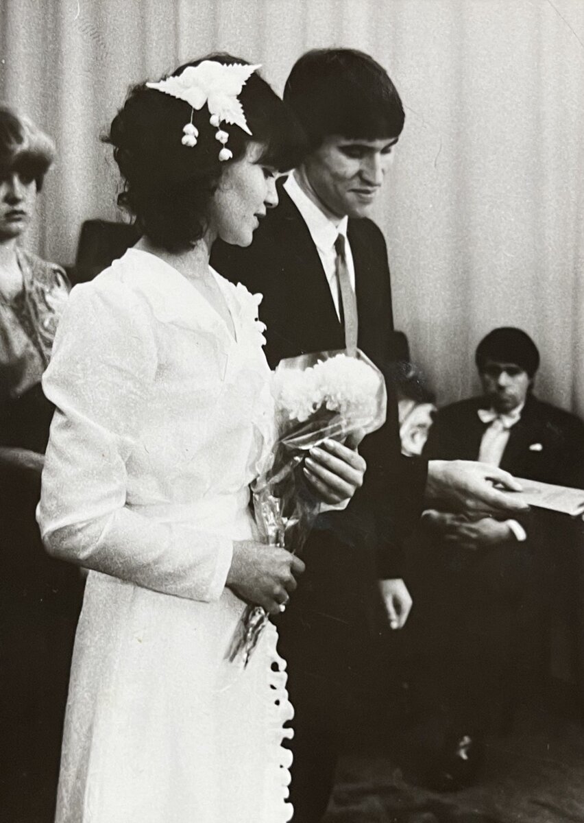 СВАДЕБНАЯ ФОТОГРАФИЯ ПОДАРЕНА МНЕ НА ПАМЯТЬ