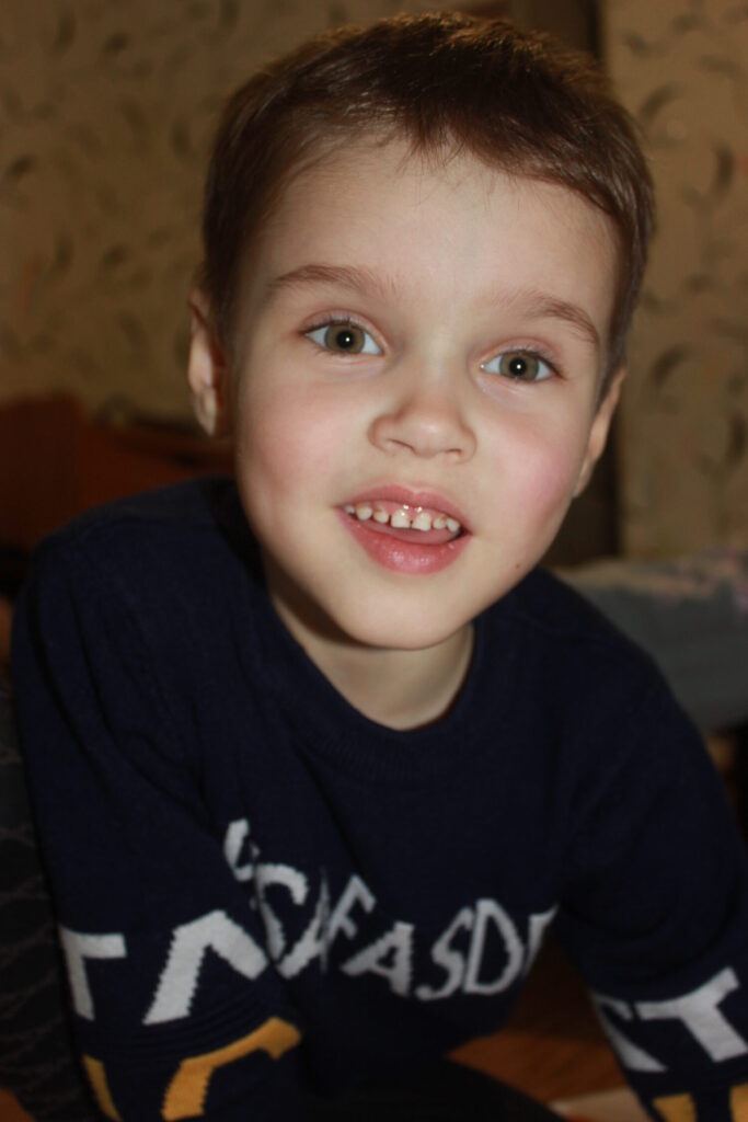 Сережа живет. Сережа 12 лет. Сереже 7 лет.