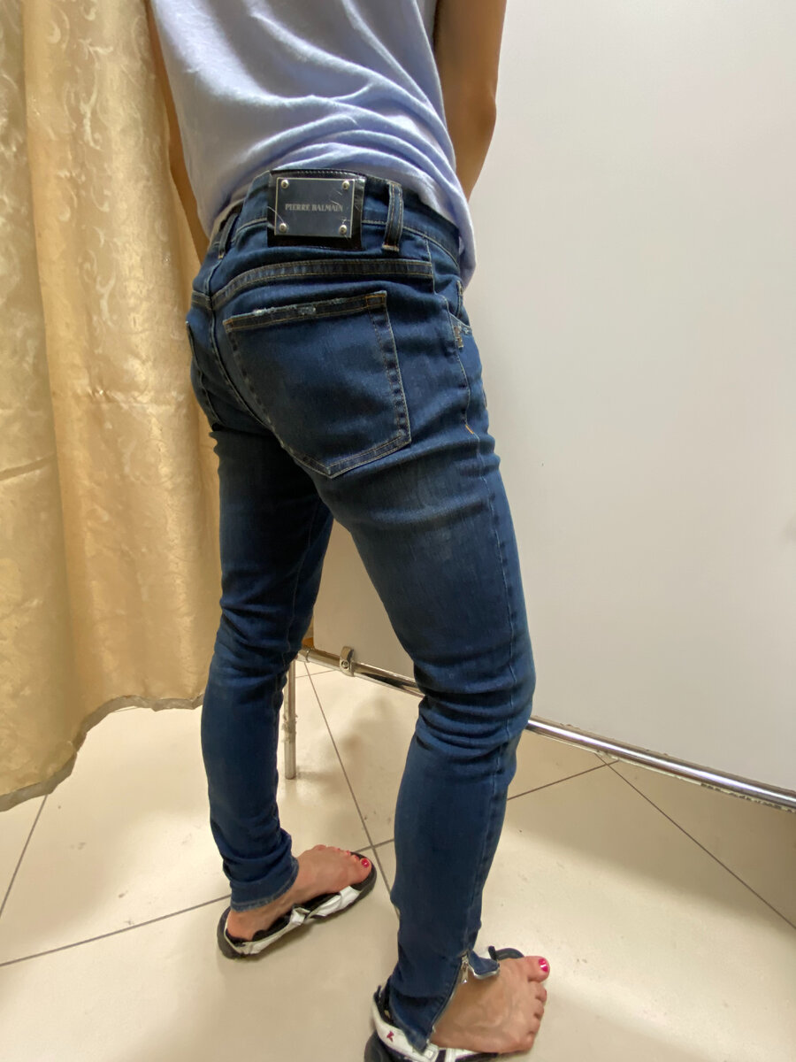 Джинсы с замками Pierre Balmain . Размер М. Низкая посадка. Цена 300 рублей