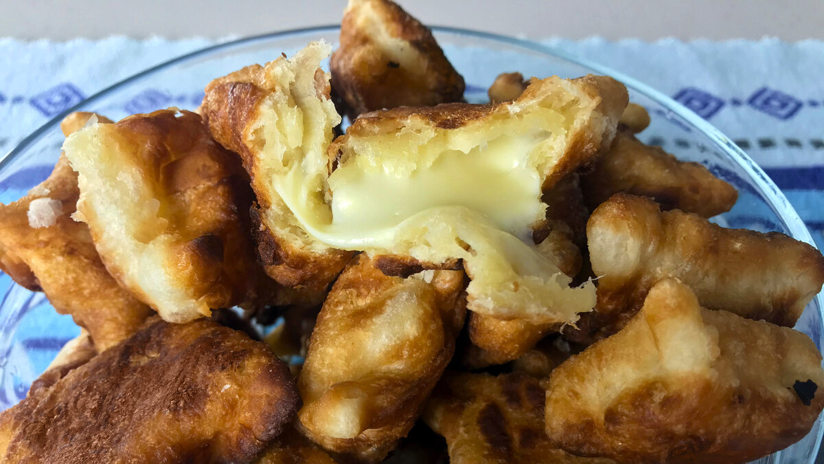 Мягкое тесто и нежный сыр помогут сделать вечер приятнее!