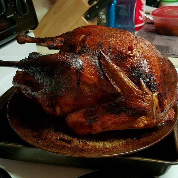 На Порцию: 460 калорий; белок 61,2 г; углеводы 0,1 г; жир 22г; холестерин 178,7 мг; натрий 148,2 мг.