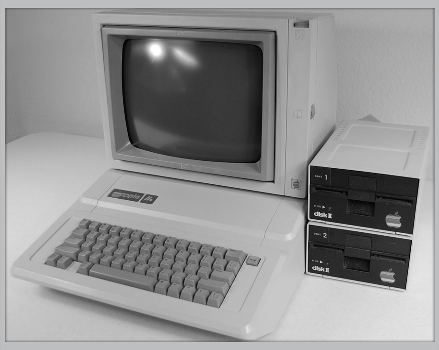 Компьютер прошлого века фото