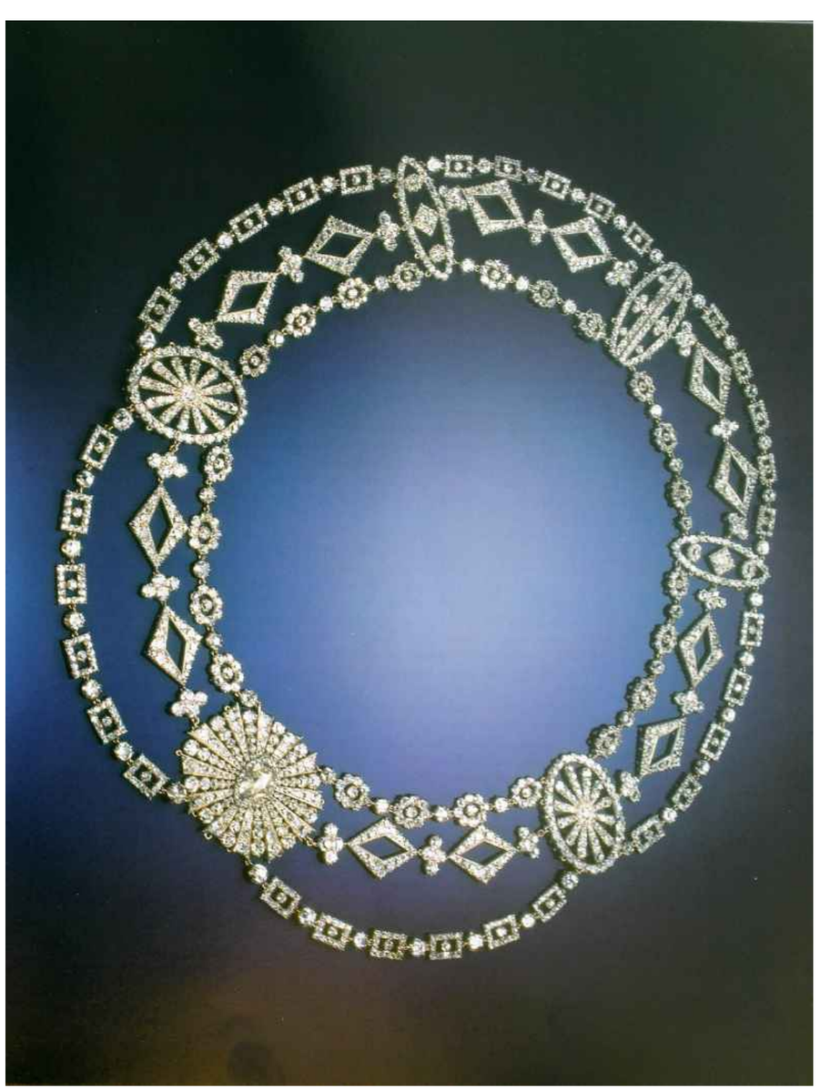 Бриллиантовое ожерелье из коллекции принцессы фон Тюри унд Таксис, скорее всего было создано из нескольких бриллиантовых украшений. 