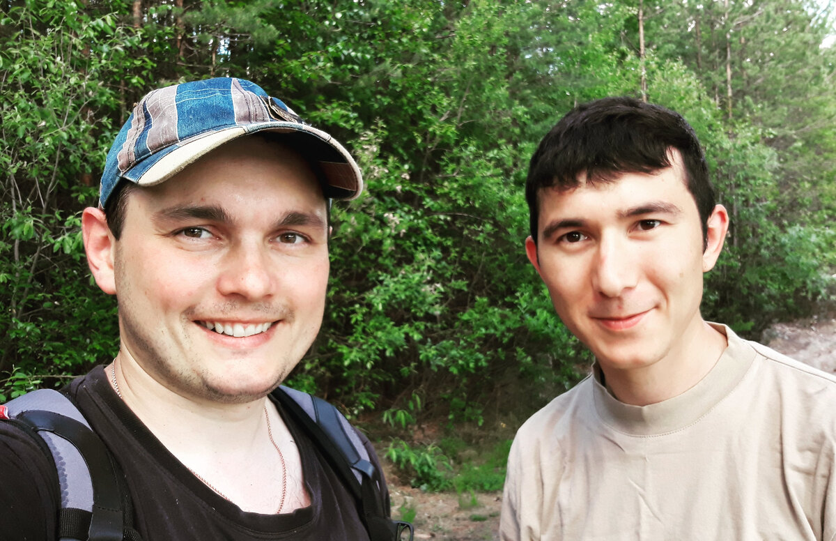 Состав Группы радиационного поиска - Мизгирь для исследований радиоактивного могильника и заброшенного завода по обогащению тория 232 в посёлке Озёрный - Сергей Белкин и мой друг Азамат.