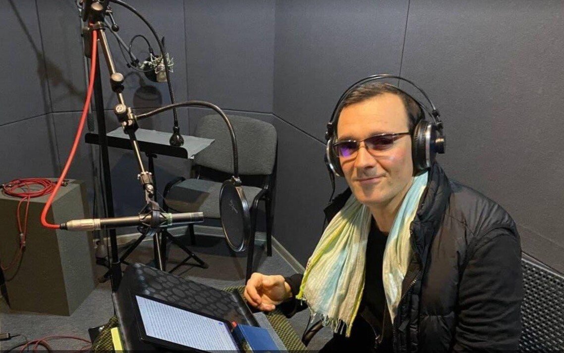 Егор Бероев в студии Vimbo, фото официальной страницы аудиоиздательства в Facebook