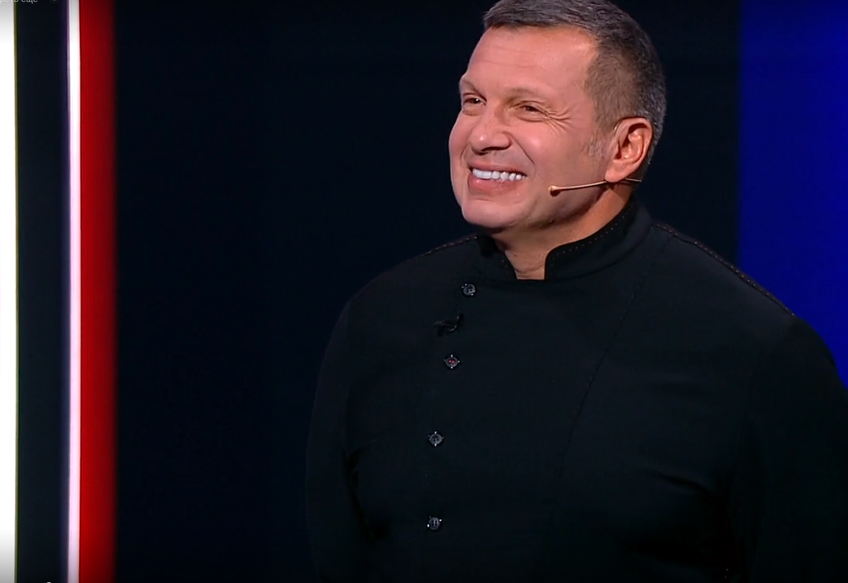 Он подумал, что очень удачно пошутил.На самом деле открыл известный ящик.