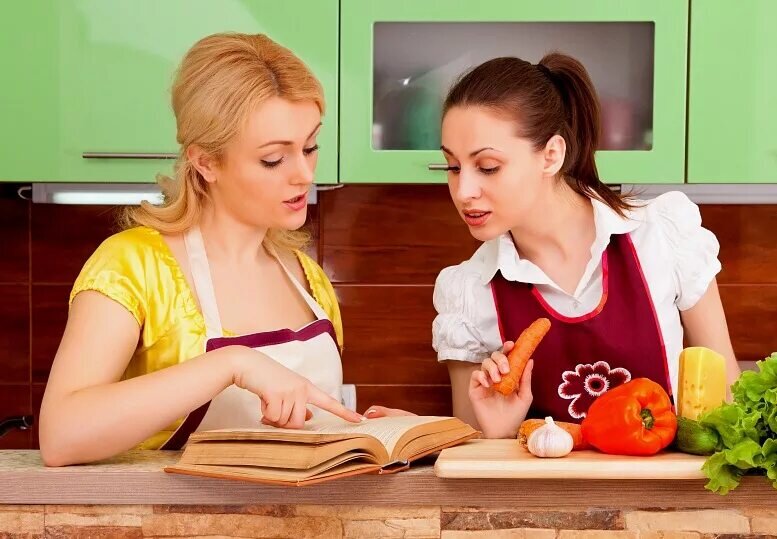 Горничная. Две домработницы. Горничная в отеле. Горничная в отель. Рин тосака и сейбер yuri.