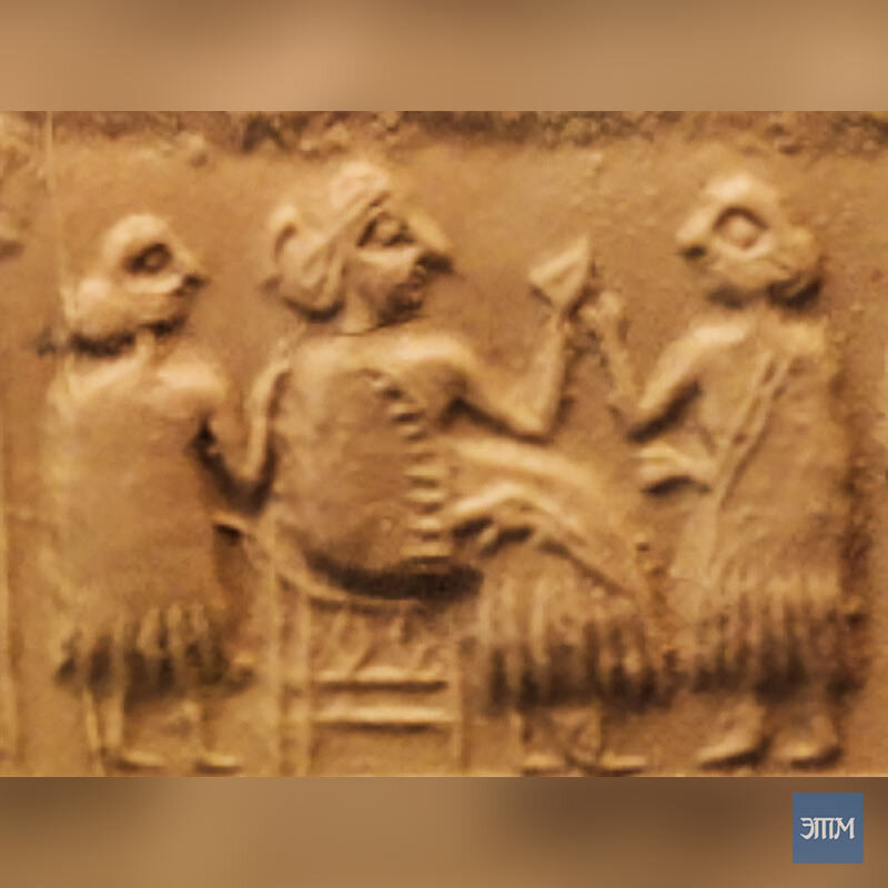 Сидящая королева Пуаби с сопровождающими, ок. 2600 г. до н.э.