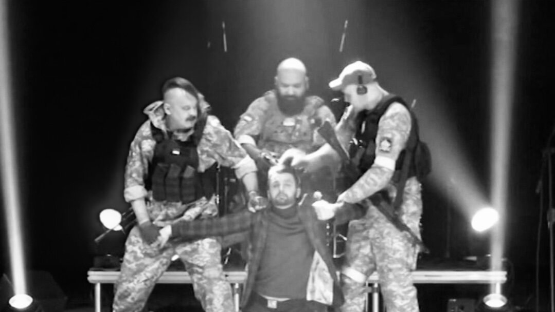 Фото со спектакля «Вежливые люди» в Калужской филармонии. Реж. Роман Разум