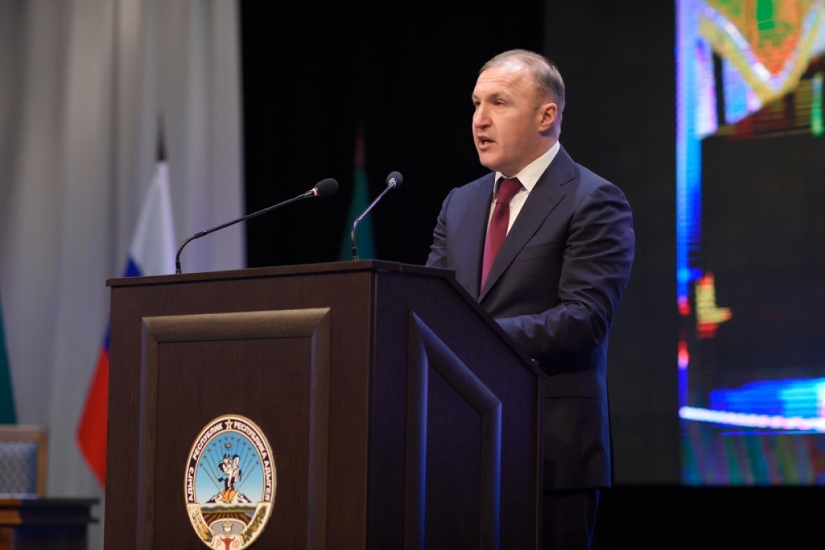    Глава Адыгеи поздравил жителей республики с днём Героев Отечества