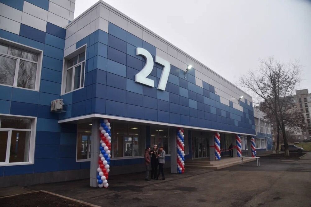 отреставрированная 27 школа в Мариуполе, фото: © https://mariupol-news.ru/
