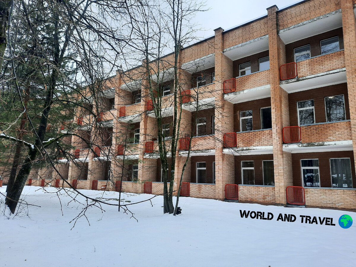 Фото из личного архива: Главный корпус (там, где мы жили).
