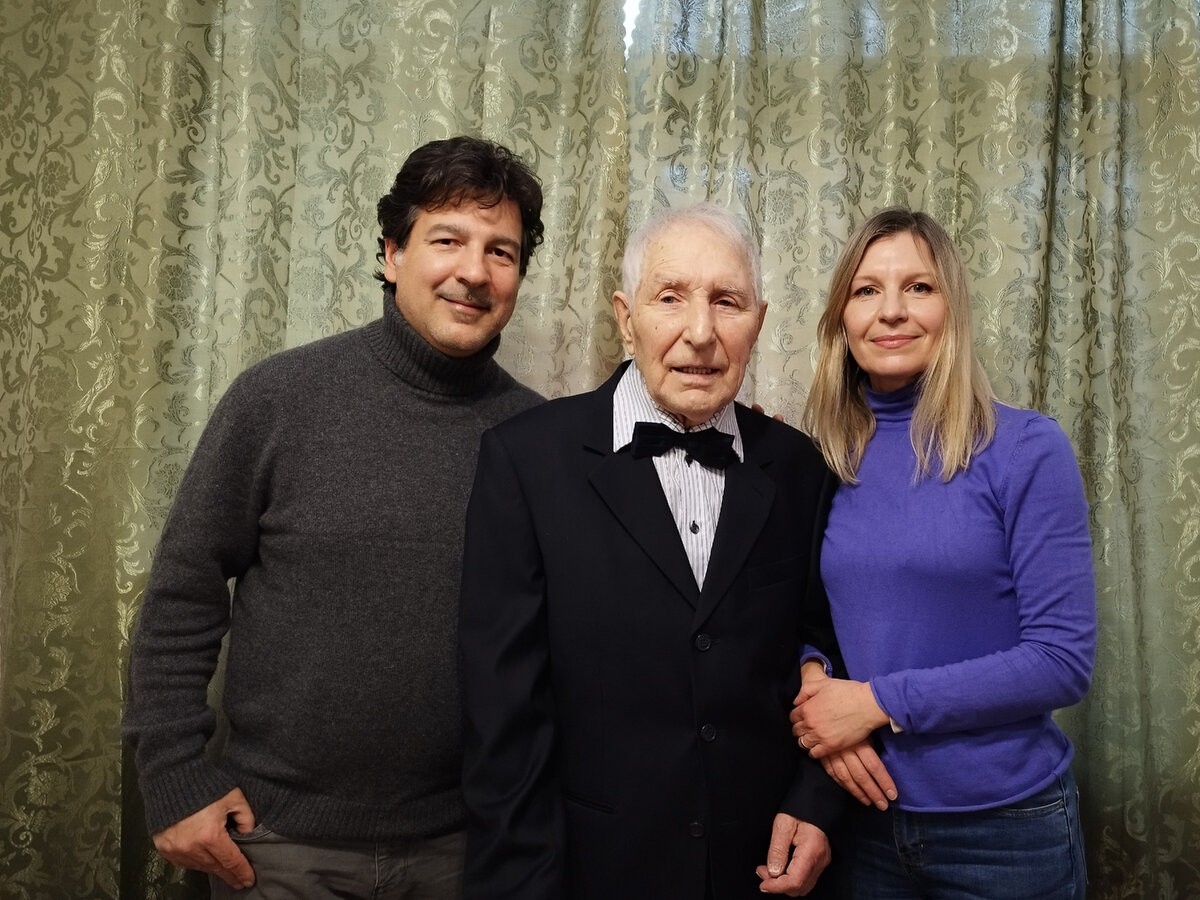 Юбилей 90 лет. Лев Сергеевич с дочерью Ириной и зятем Томасом Савера. 