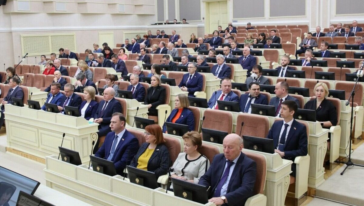     Хакеры атаковали серверы радиостанций, и в ряде регионов страны прозвучала воздушная тревога. Премьер Удмуртии назвал инцидент «признаком паники наших врагов». Новым главой Госконтроля УР утвердили Михаила Тумина. Заместители глав фракций в Госсовете будут получать зарплату. Итоги среды, 22 февраля.