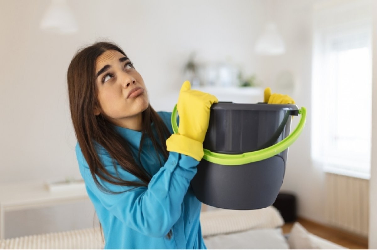    Выбросили мусор в нитаз: оренбурженка отсудила у УК 227 тысяч за залитую квартиру.