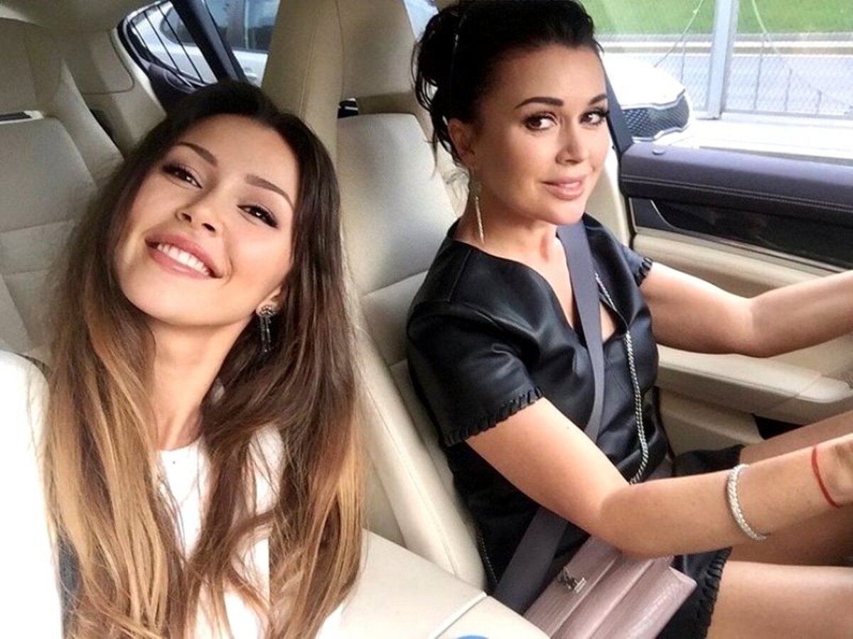    Анна Заворотнюк сейчас живет в Эмиратах, а Анастасия осталась в РоссииСоцсети Анны Заворотнюк