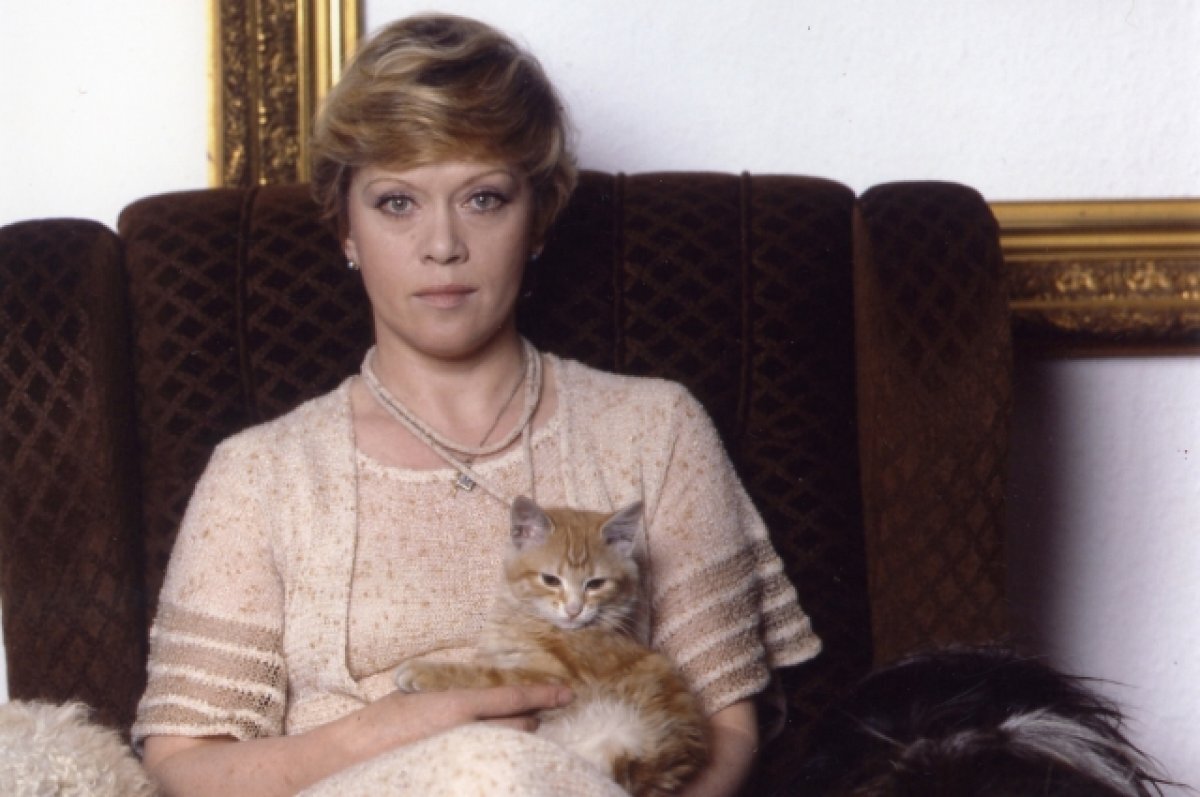    Опубликована архивная запись 1984 года, где Алиса Фрейндлих читает стихи