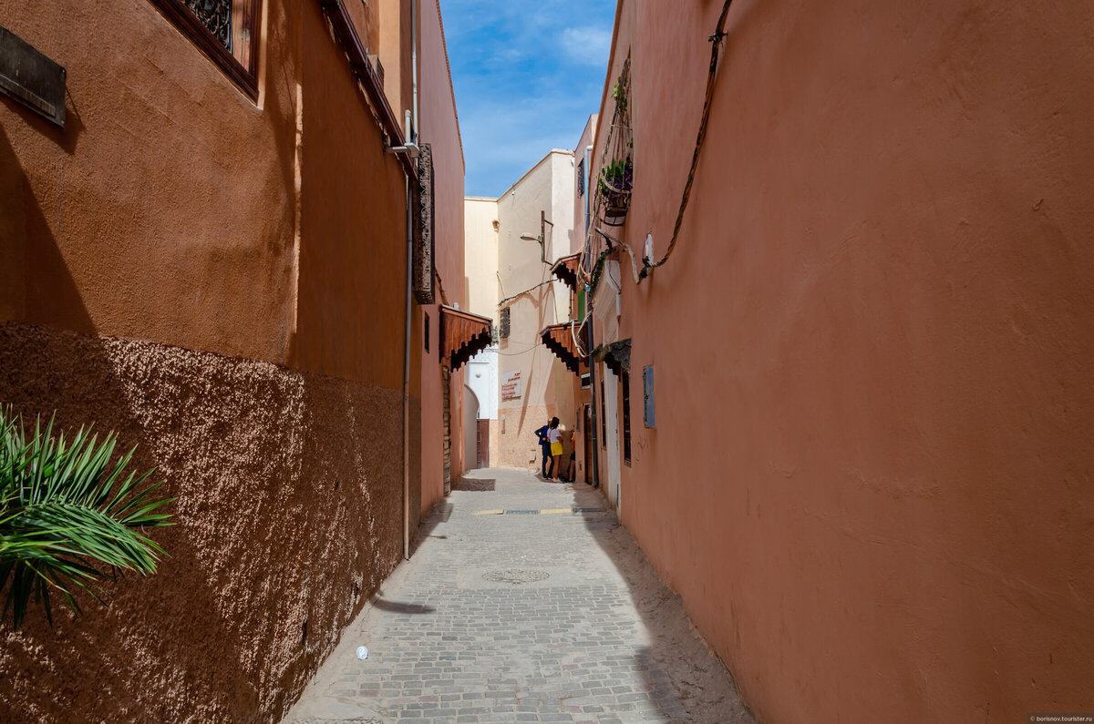 Марракеш обладает удивительной силой — кажется, что через пару часов каждый чувствует определенную тягу к красному городу © Борис