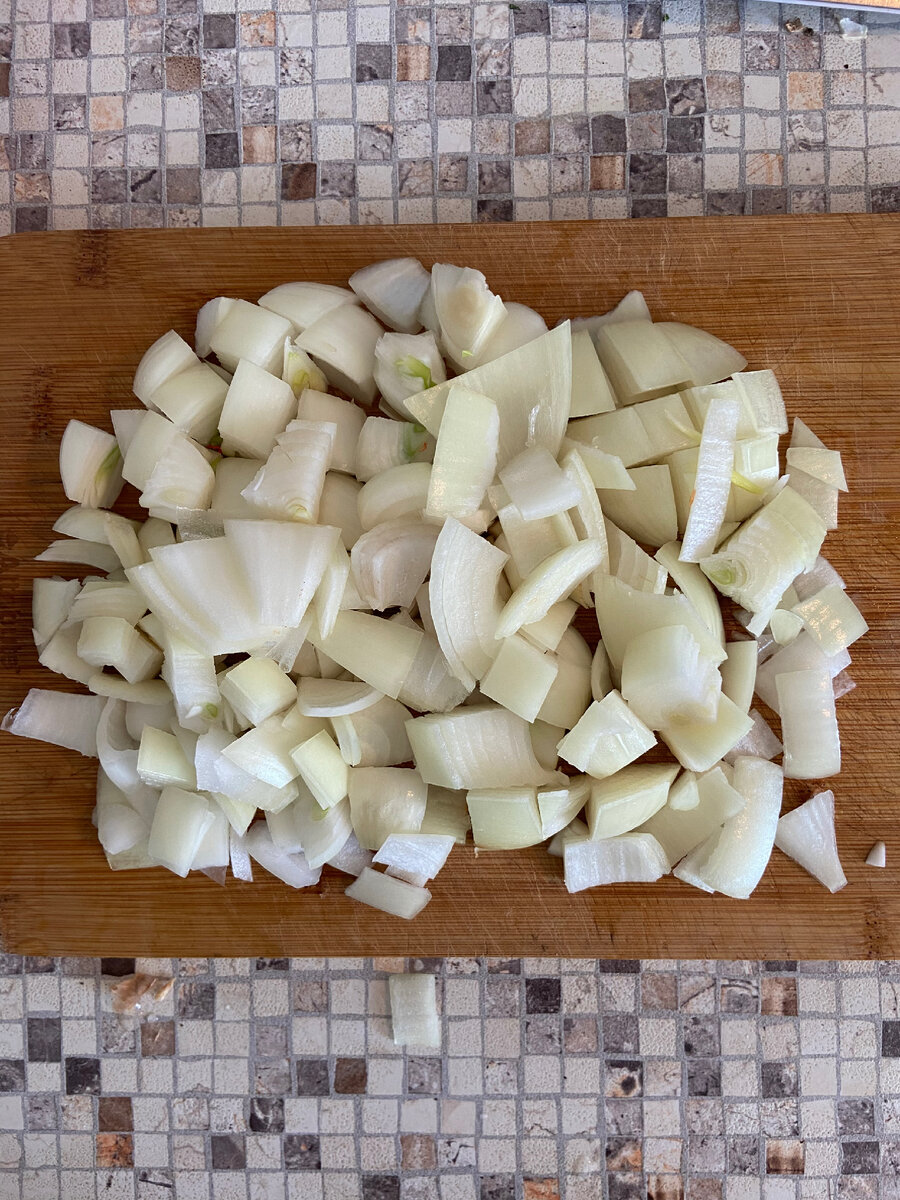 Для лучшей и быстрой жарки подойдет нарезка средним кубиком  