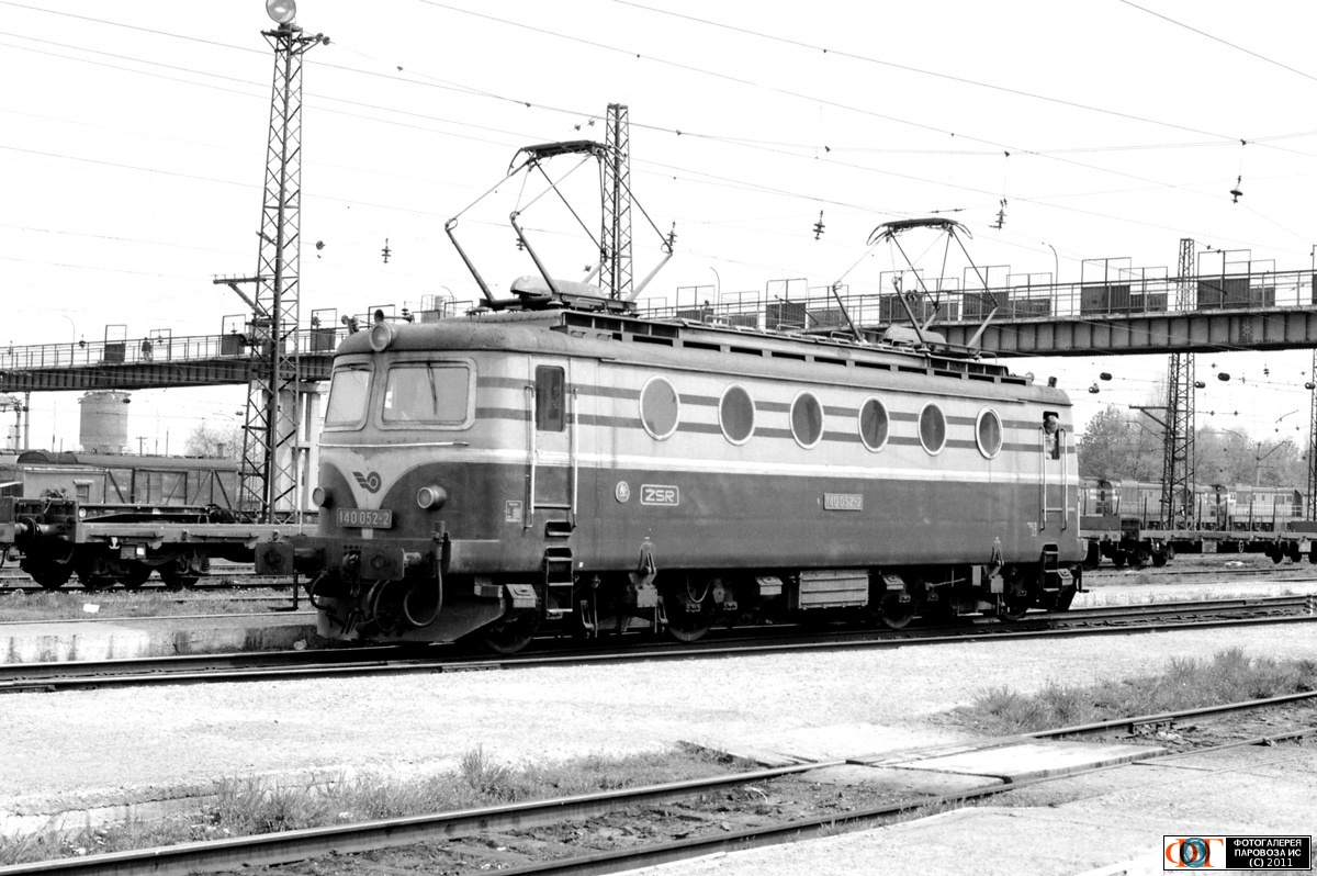 Словацкий электровоз 140.052-2 "Бобина" на пограничной станции Чоп, 1997 год. Сайт "Паровоз ИС", автор фото Yves Locomot