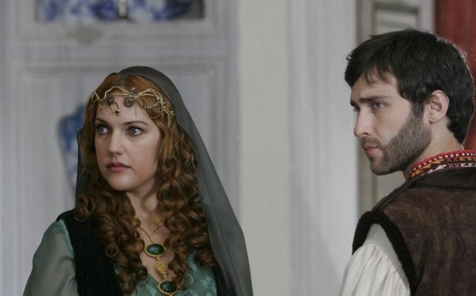 https://www.kp.ru/putevoditel/serialy/novosti-turetskikh-serialov/hurrem-i-luka-nelepoe-vranye/