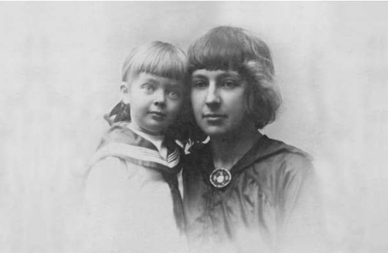 Марина Цветаева с дочерью Ариадной, 1916. Источник: mtdata.ru