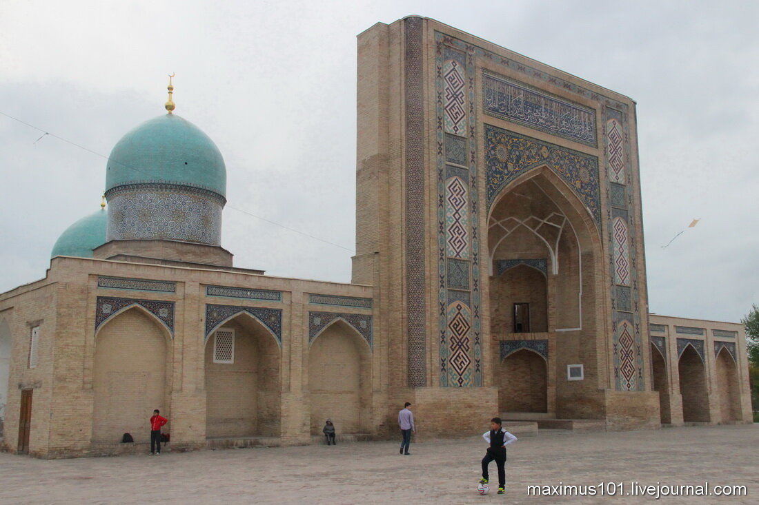 Святые ташкента. Узбекистан 10 века. Ташкент 1991 и 2021 архитектура. Узбекистан 1991-2020.