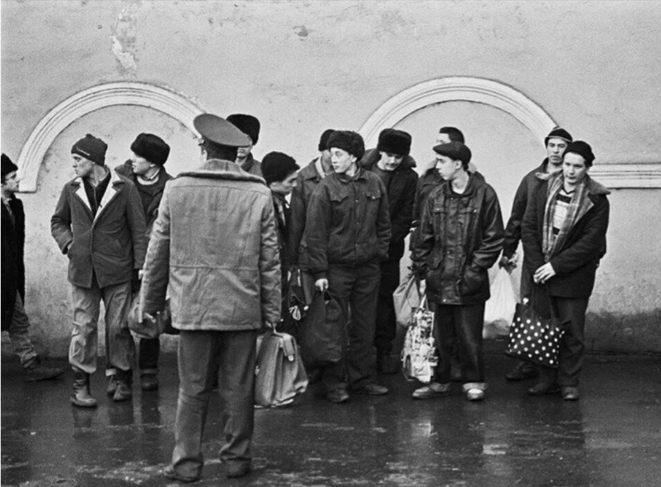 Проводы устроить. Советские призывники. проводы ссср. проводы в советскую армию. призывники в советском союзе.