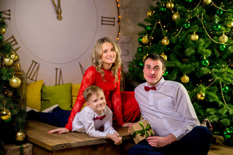 Новогодние семейные фотосессии помогают сохранять воспоминания