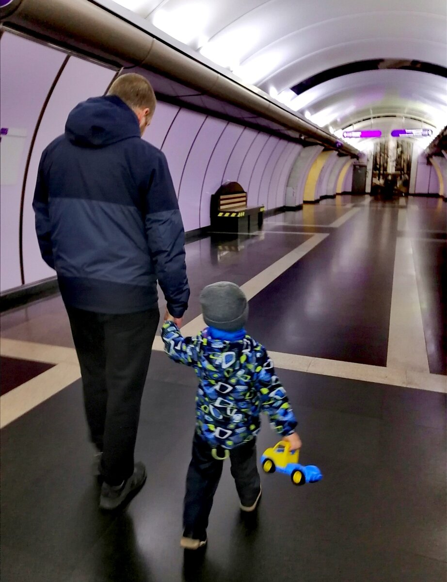 Первый раз в метро, полет нормальный👍🏼