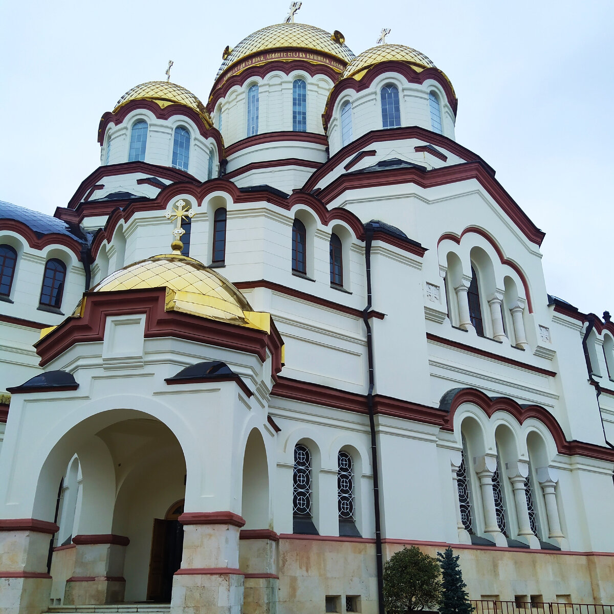 Пантелеймоновский собор. Здесь и далее, все фото - мои. Листайте галерею