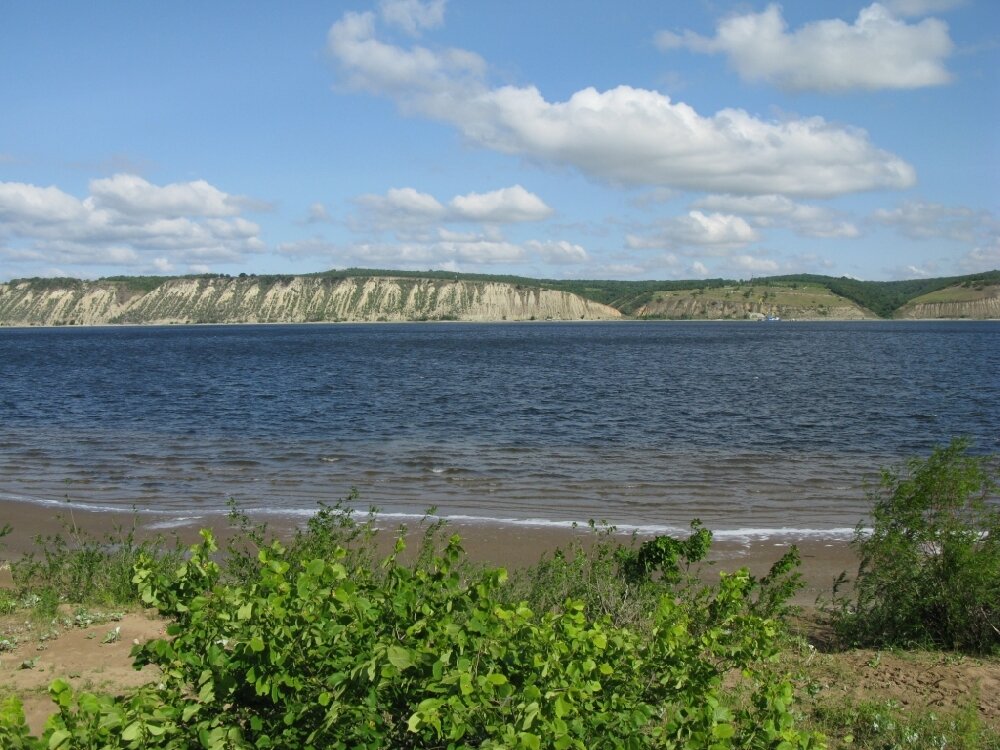 Воскресенское саратовская область. Колтовской остров Маркс. Маркс Саратовская область Волга. Остров Колтовской Воскресенский. Кемпинг Волга Маркс.